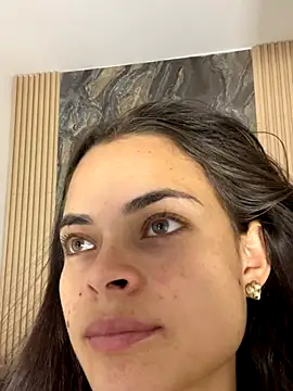 Snapshot of HannaRhodes chatting on 10/28/25, 02:27 HannaRhodes online show from 10/28/25, 02:27