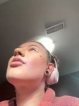 sluttysmiley online show from 12/17/25, 06:35