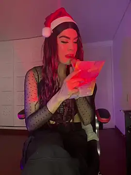 Snapshot of Mia_Frank_ chatting on 12/19/24, 08:55 Mia Frank online show from 12/19/24, 08:55