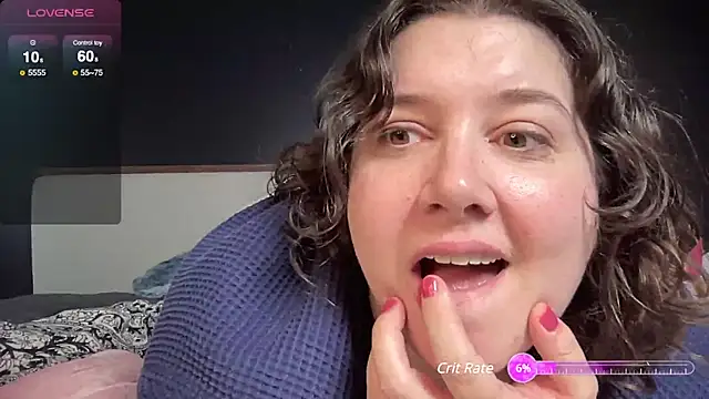 Snapshot of missvioletluxe chatting on 12/12/24, 04:53 missvioletluxe online show from 12/12/24, 04:53