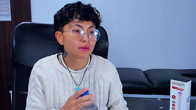 Im Mathias online show from 03/19/26, 02:55