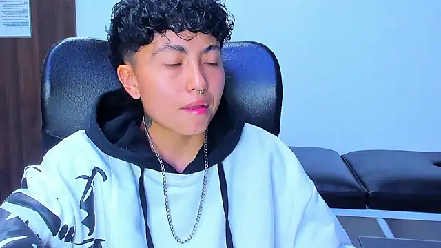 Snapshot of Im_Mathias chatting on 02/27/26, 02:12 Im Mathias online show from 02/27/26, 02:12