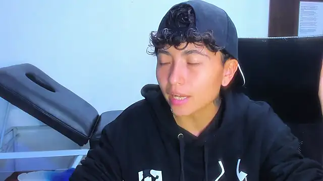 Snapshot of Im_Mathias chatting on 02/11/26, 03:28 Im Mathias online show from 02/11/26, 03:28