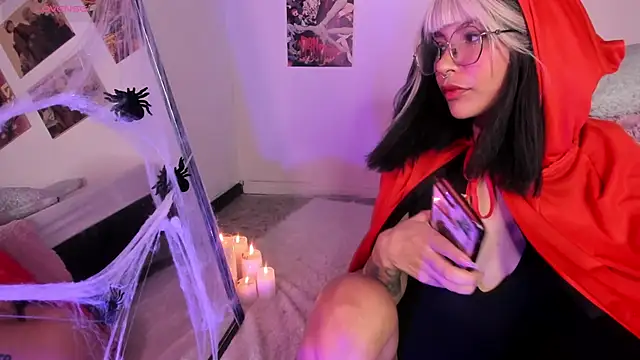 Luna-Chann online show from 10/22/25, 08:30