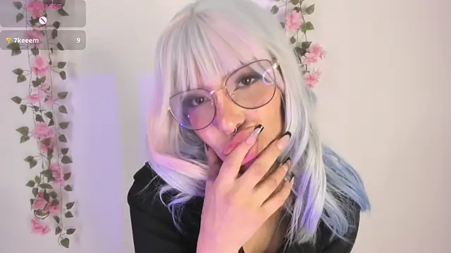 Luna-Chann online show from 06/15/26, 08:08