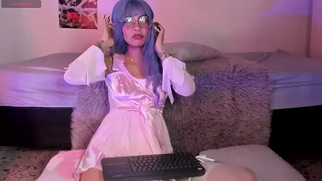 Luna-Chann online show from 10/31/25, 08:38