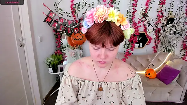 Snapshot of DreamyLuna chatting on 10/24/25, 08:19 DreamyLuna online show from 10/24/25, 08:19