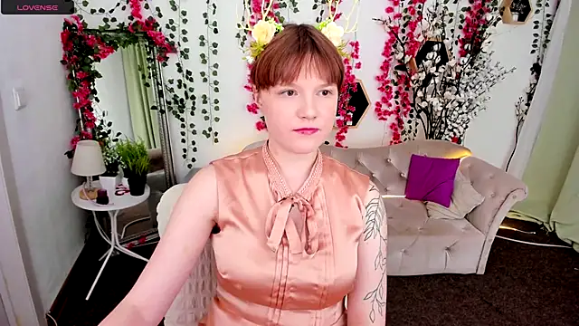 Snapshot of DreamyLuna chatting on 11/20/25, 08:09 DreamyLuna online show from 11/20/25, 08:09