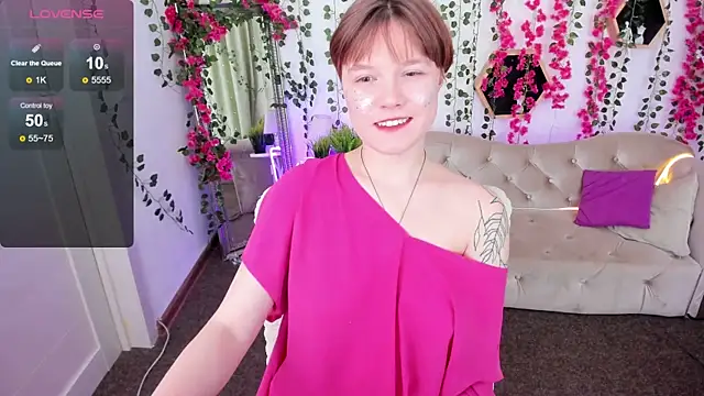 Snapshot of DreamyLuna chatting on 12/02/25, 08:21 DreamyLuna online show from 12/02/25, 08:21