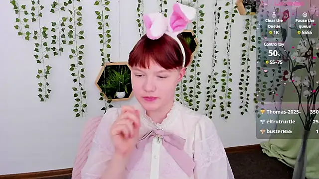 Snapshot of DreamyLuna chatting on 03/21/25, 12:18 DreamyLuna online show from 03/21/25, 12:18