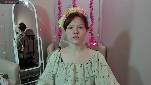 Snapshot of DreamyLuna chatting on 10/11/25, 08:32 DreamyLuna online show from 10/11/25, 08:32