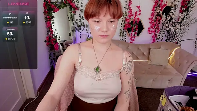 Snapshot of DreamyLuna chatting on 11/22/25, 08:40 DreamyLuna online show from 11/22/25, 08:40