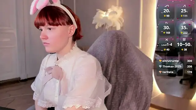 Snapshot of DreamyLuna chatting on 03/23/25, 03:32 DreamyLuna online show from 03/23/25, 03:32