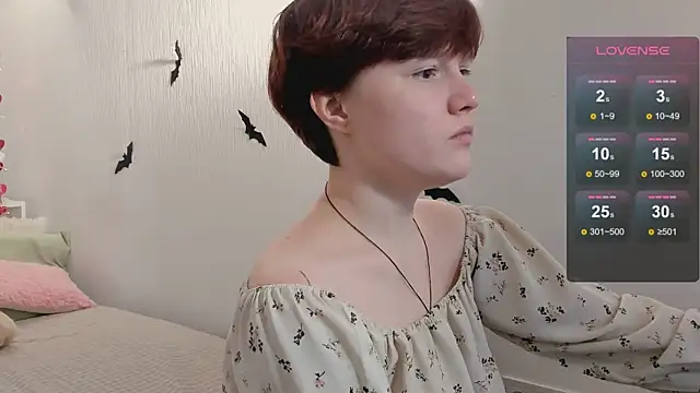 Snapshot of DreamyLuna chatting on 10/29/25, 08:30 DreamyLuna online show from 10/29/25, 08:30