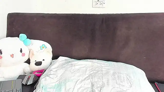Snapshot of salome_daniel chatting on 06/04/26, 01:27 salome daniel online show from 06/04/26, 01:27