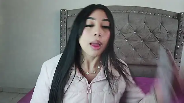 Nesuko kamado  online show from 12/15/25, 11:27