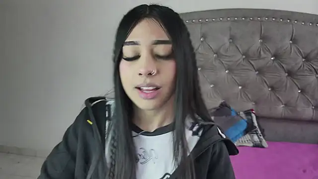 Nesuko kamado  online show from 11/26/25, 12:38