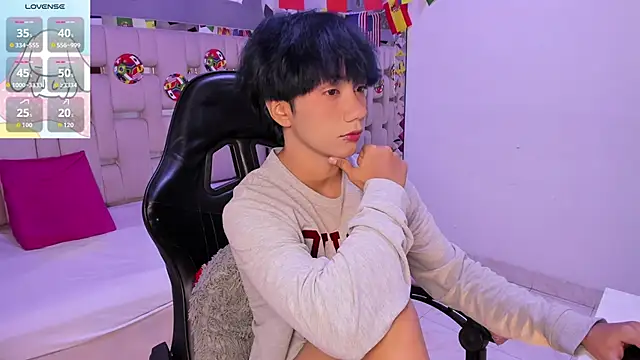 Snapshot of Eriol_ chatting on 06/19/26, 03:56 Eriol online show from 06/19/26, 03:56