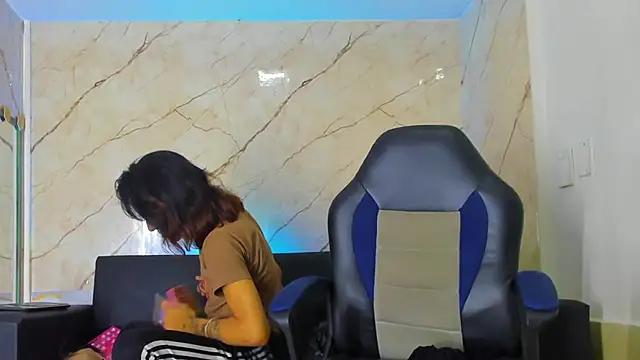 Isabella stanford2 online show from 11/16/25, 12:43