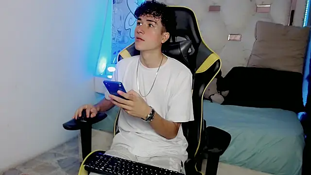 johnny cagee online show from 12/14/25, 03:57