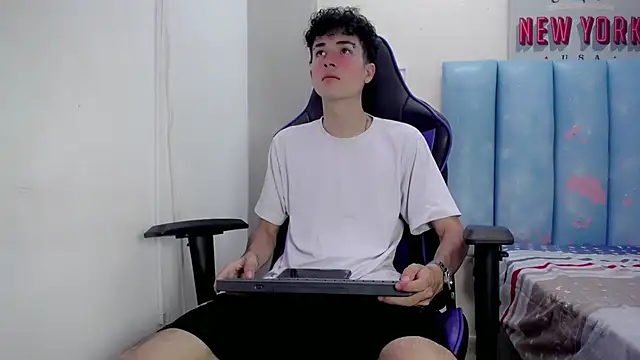 johnny cagee online show from 12/15/25, 09:20