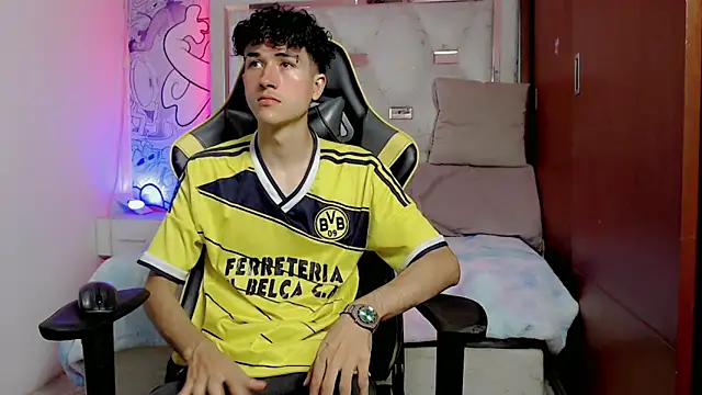 johnny cagee online show from 10/21/25, 04:45