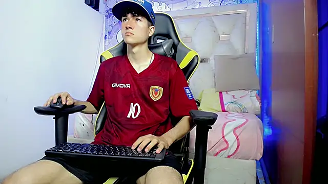 johnny cagee online show from 11/26/25, 04:23