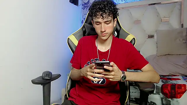 Snapshot of johnny_cagee chatting on 10/02/25, 04:27 johnny cagee online show from 10/02/25, 04:27