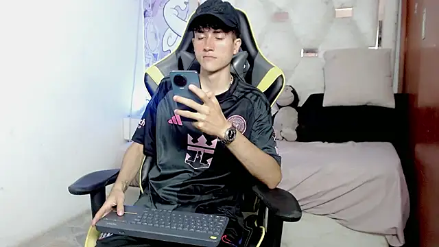 johnny cagee online show from 01/13/26, 03:32