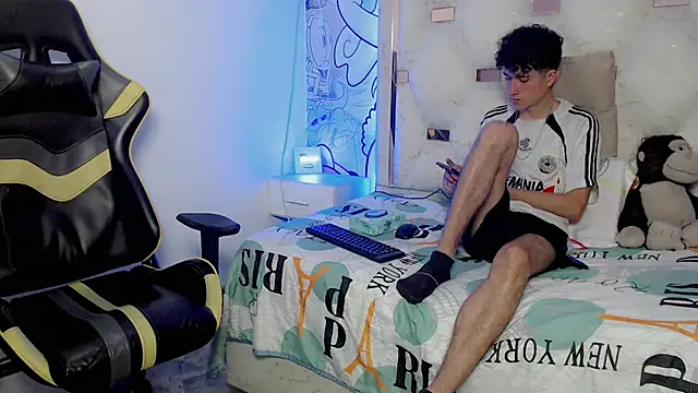 johnny cagee online show from 11/17/25, 05:33