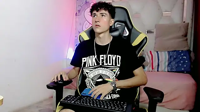 johnny cagee online show from 12/19/25, 04:49