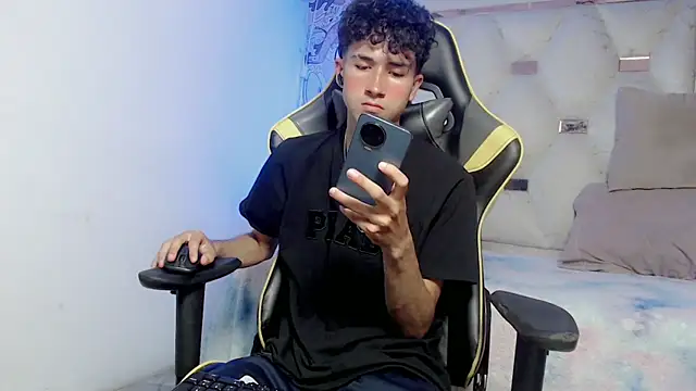 johnny cagee online show from 11/11/25, 04:07