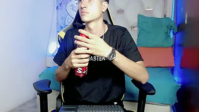 johnny cagee online show from 12/05/25, 04:33