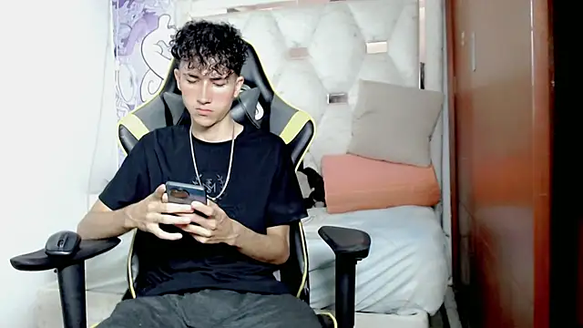 johnny cagee online show from 12/01/25, 03:40