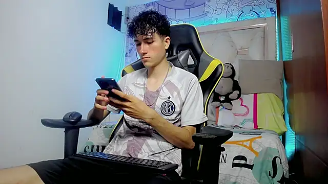 johnny cagee online show from 11/23/25, 05:06