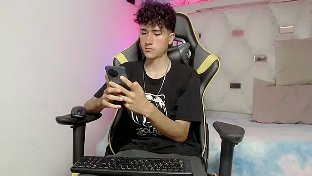 johnny cagee online show from 11/13/25, 04:05