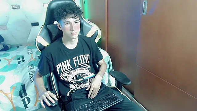 johnny cagee online show from 11/18/25, 03:32