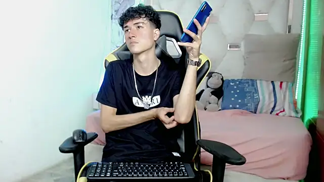 johnny cagee online show from 12/18/25, 03:33