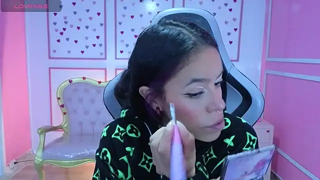 Snapshot of stephania_t chatting on 11/06/25, 11:47 stephania t online show from 11/06/25, 11:47