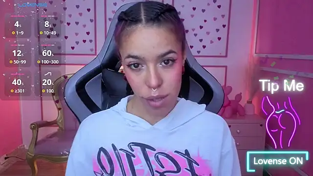 Snapshot of stephania_t chatting on 12/17/25, 11:59 stephania t online show from 12/17/25, 11:59