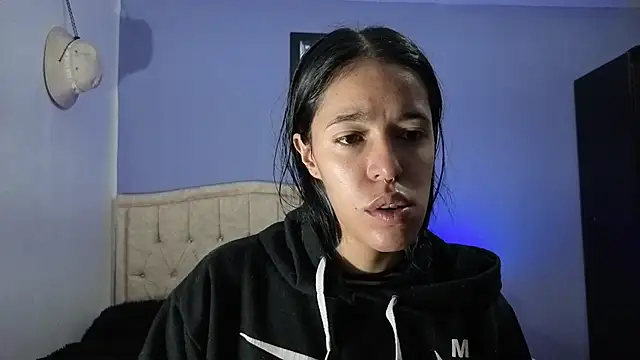 Snapshot of stephania_t chatting on 06/18/26, 01:27 stephania t online show from 06/18/26, 01:27