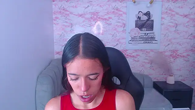 Snapshot of stephania_t chatting on 10/04/25, 02:35 stephania t online show from 10/04/25, 02:35