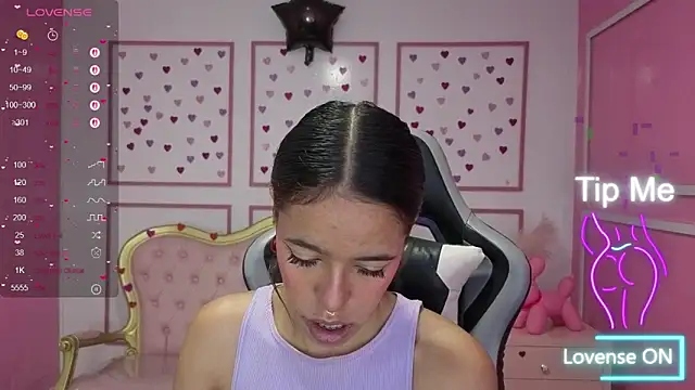 Snapshot of stephania_t chatting on 11/17/25, 12:42 stephania t online show from 11/17/25, 12:42