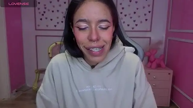 Snapshot of stephania_t chatting on 11/11/25, 11:38 stephania t online show from 11/11/25, 11:38