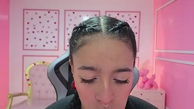 Snapshot of stephania_t chatting on 09/27/25, 12:33 stephania t online show from 09/27/25, 12:33