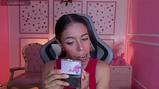 Snapshot of stephania_t chatting on 11/14/25, 11:58 stephania t online show from 11/14/25, 11:58