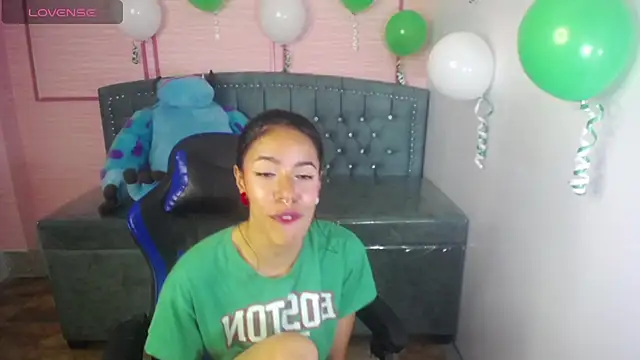 Snapshot of stephania_t chatting on 03/15/25, 01:51 stephania t online show from 03/15/25, 01:51