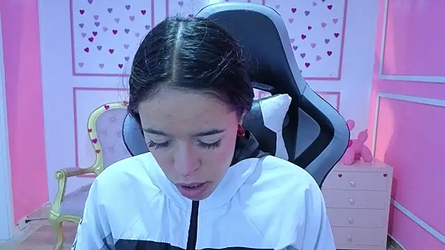 Snapshot of stephania_t chatting on 11/05/25, 12:30 stephania t online show from 11/05/25, 12:30