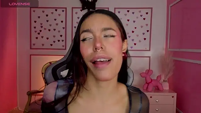 Snapshot of stephania_t chatting on 11/27/25, 11:54 stephania t online show from 11/27/25, 11:54