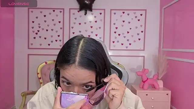 Snapshot of stephania_t chatting on 11/24/25, 12:49 stephania t online show from 11/24/25, 12:49